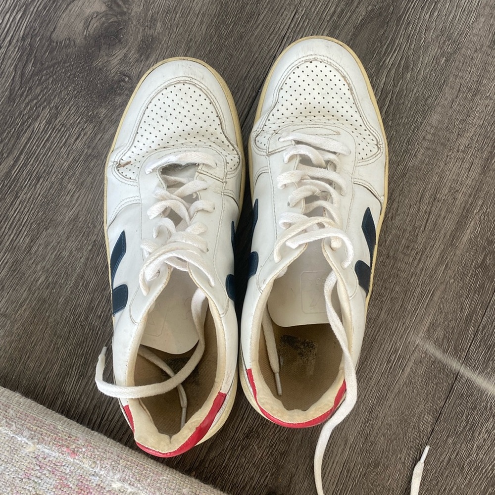 Veja V-10 sneakers